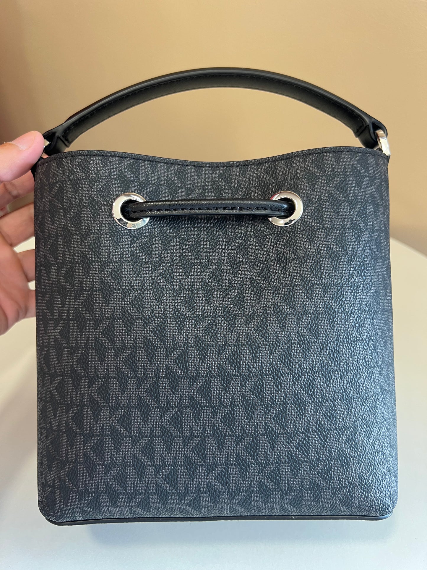 MICHAEL KORS Suri Bucket Bag