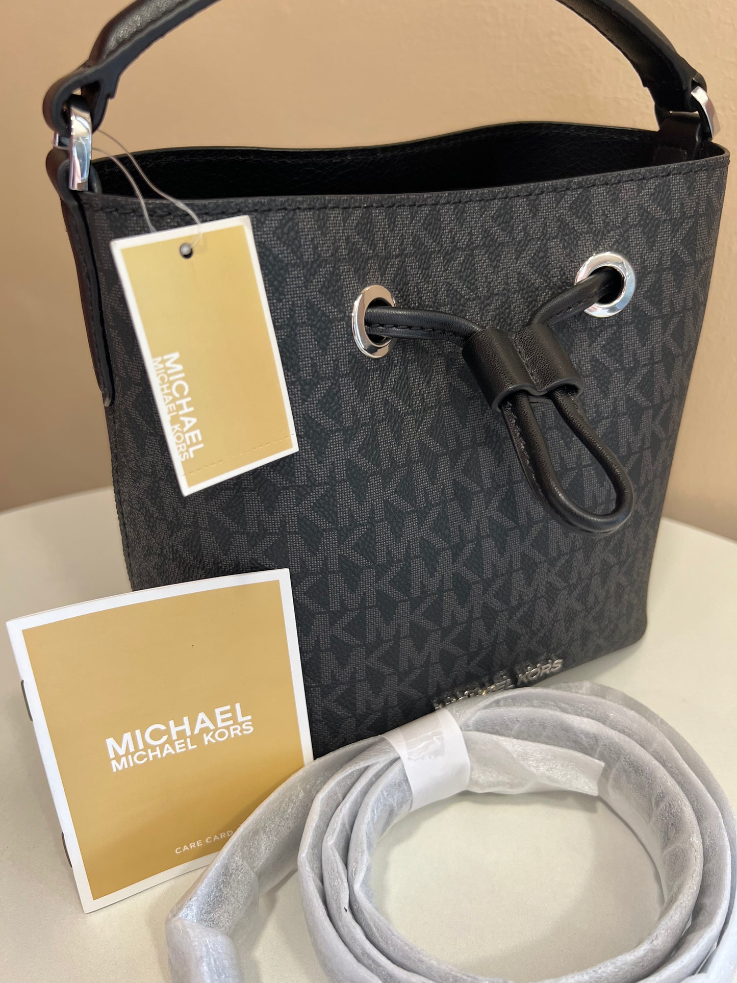 MICHAEL KORS Suri Bucket Bag