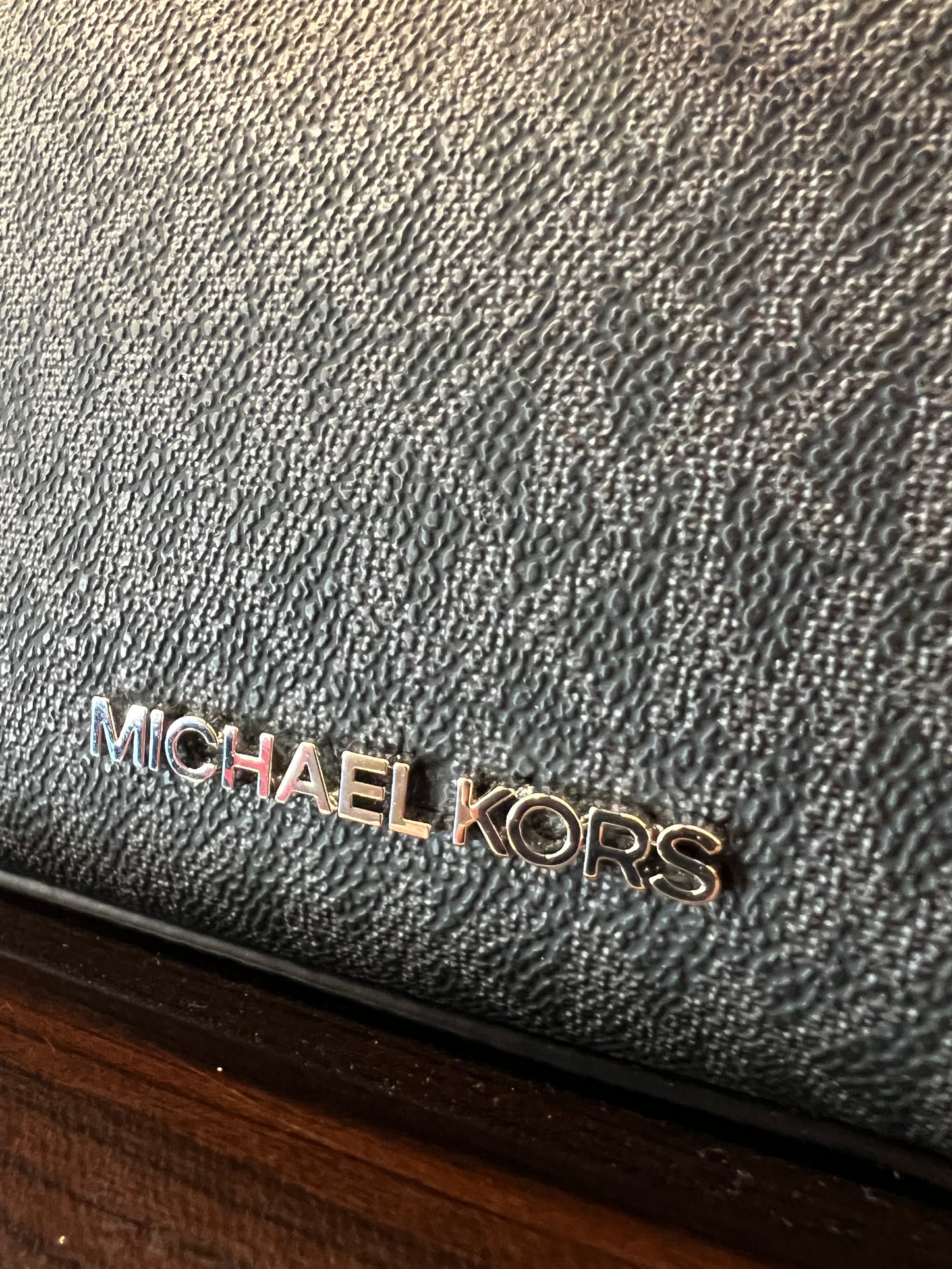 MICHAEL KORS Suri Bucket Bag